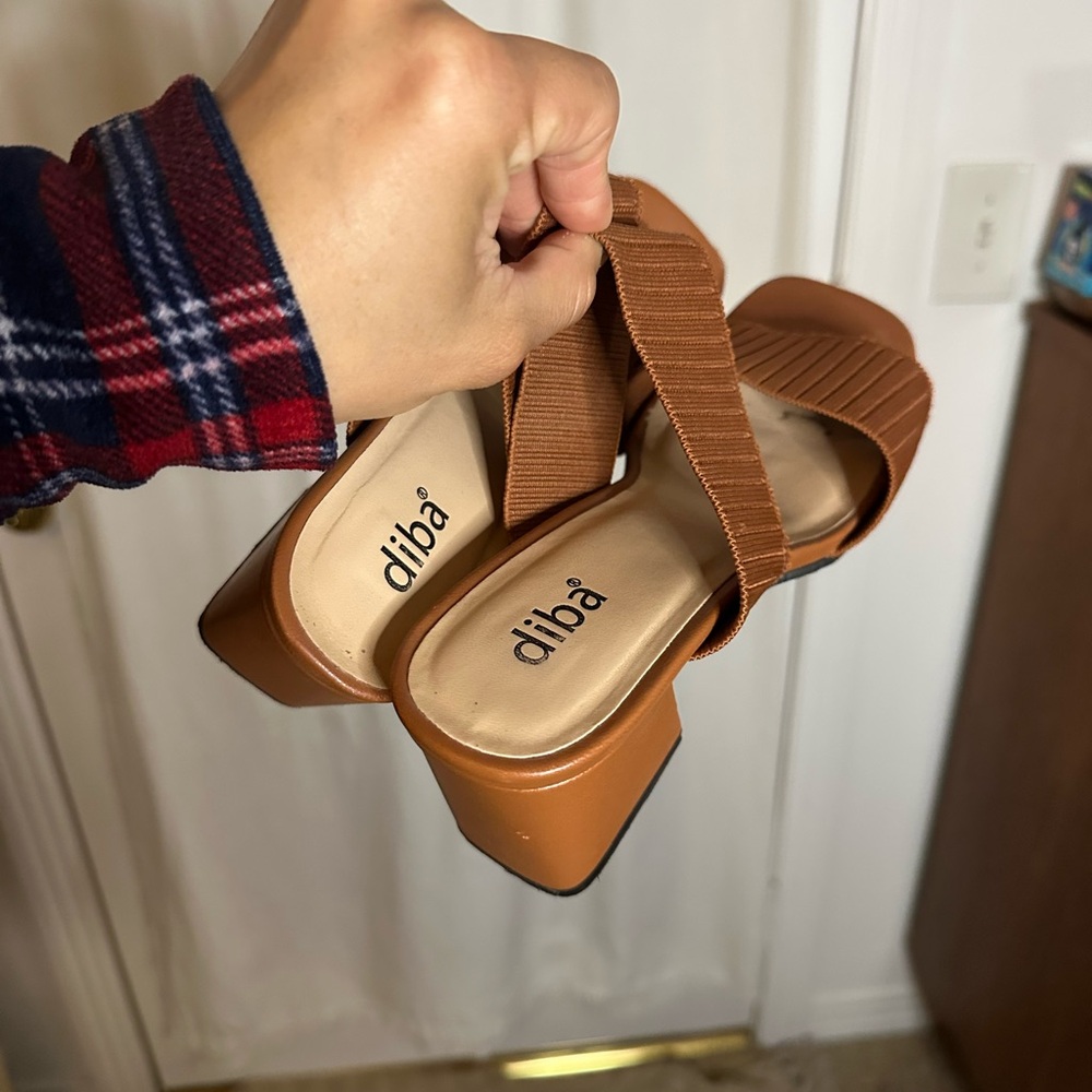 Elegant Brown Women's Sandals - Picture 2 of 4